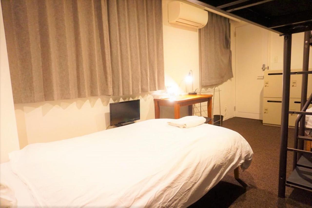 Beehive Hostel Osaka Exterior photo
