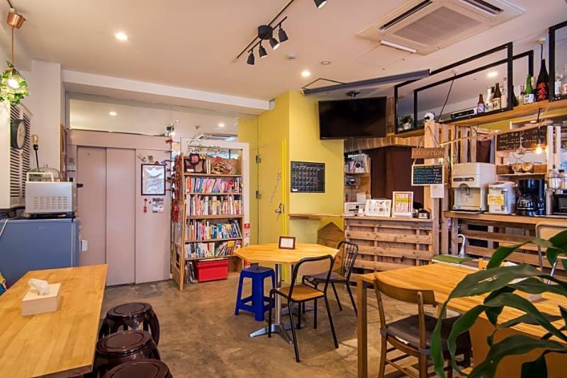 Beehive Hostel Osaka Exterior photo