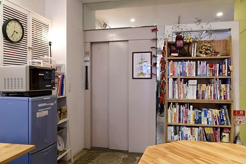 Beehive Hostel Osaka Exterior photo
