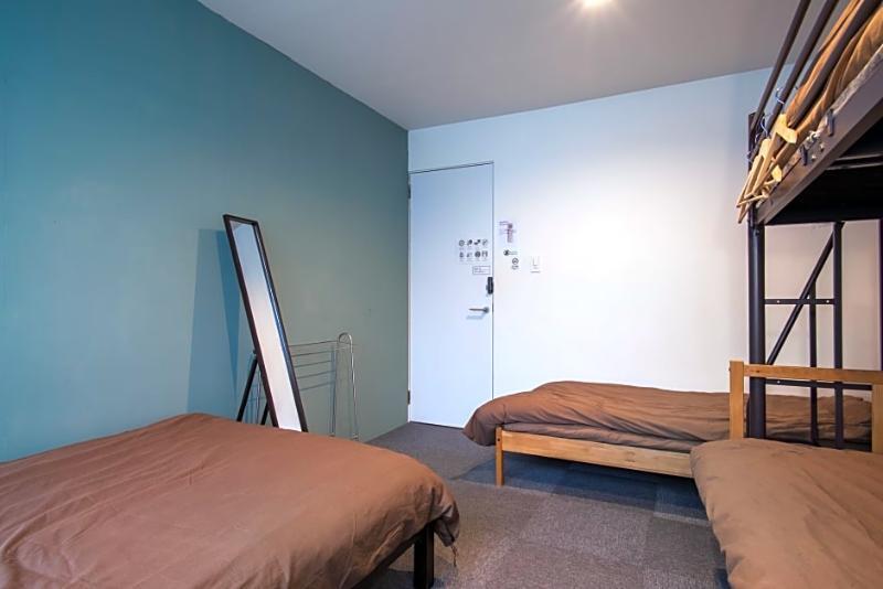 Beehive Hostel Osaka Exterior photo